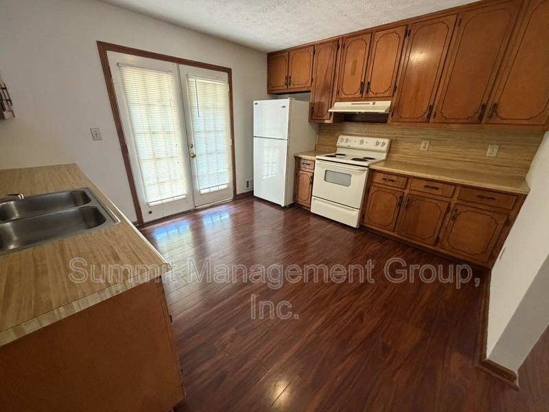 988 Locust Dr Ne - Photo 5 of 15