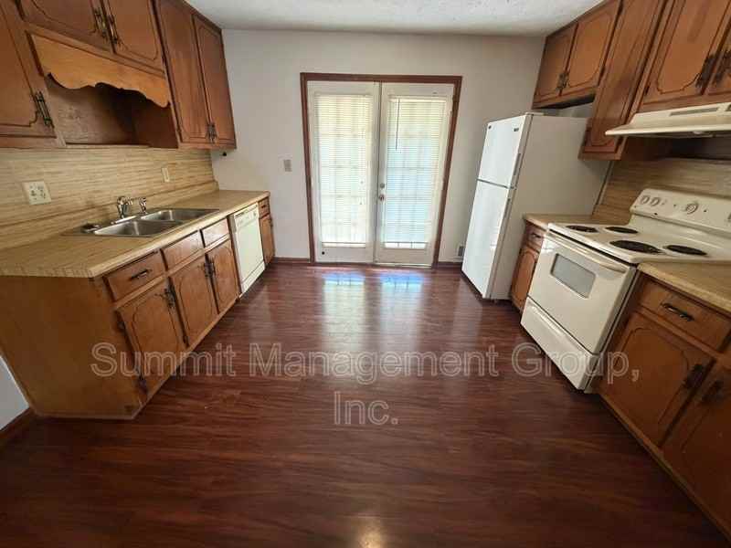 988 Locust Dr Ne - Photo 6 of 15