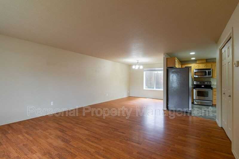 7905 Ne 64th St - Photo 2 of 17