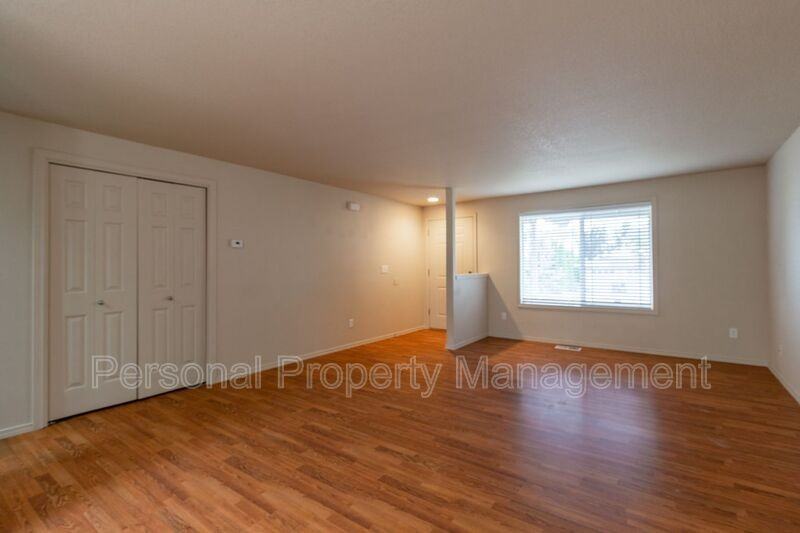 7905 Ne 64th St - Photo 3 of 17