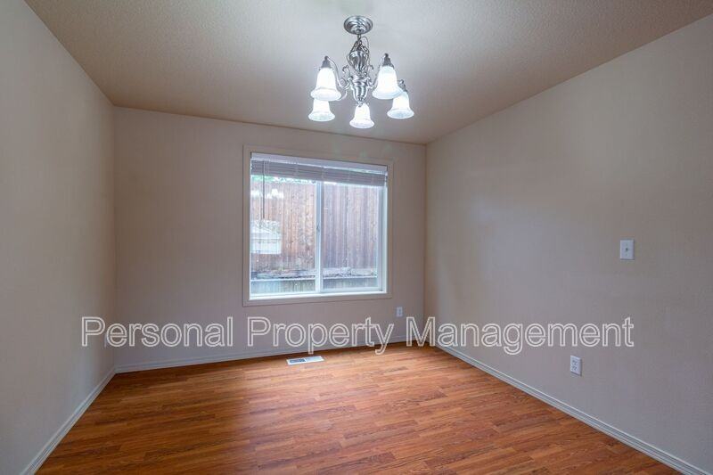 7905 Ne 64th St - Photo 4 of 17