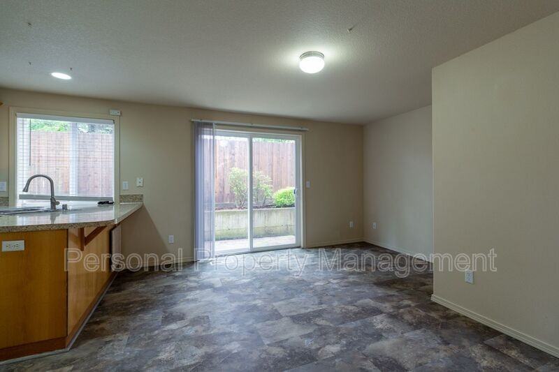 7905 Ne 64th St - Photo 6 of 17