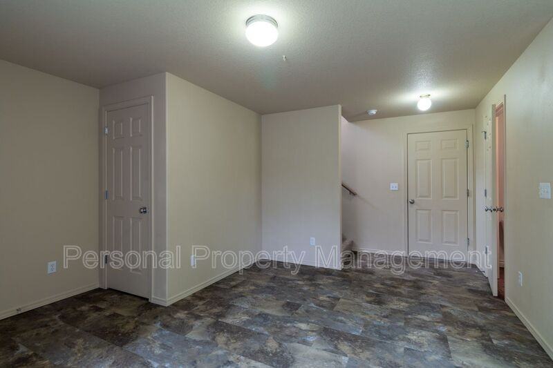 7905 Ne 64th St - Photo 7 of 17