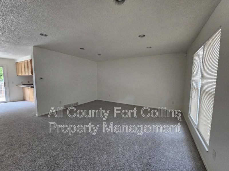 4406 Hummingbird Dr - Photo 2 of 7