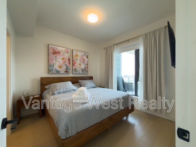 3702 Capozzi Rd - Photo 2 of 33