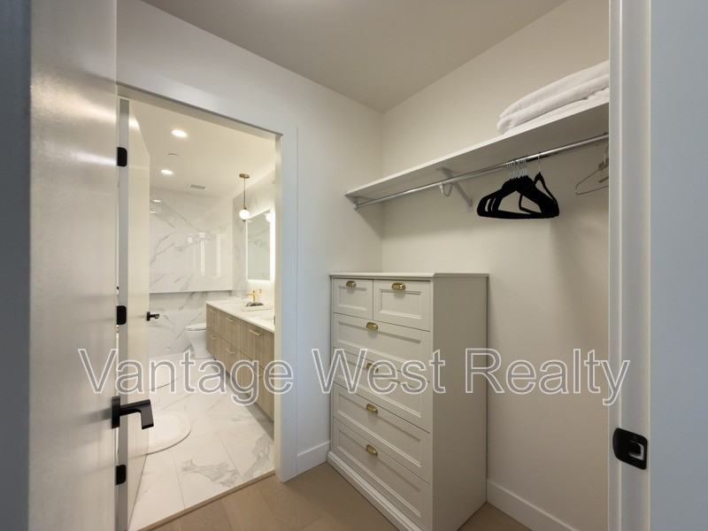3702 Capozzi Rd - Photo 4 of 33