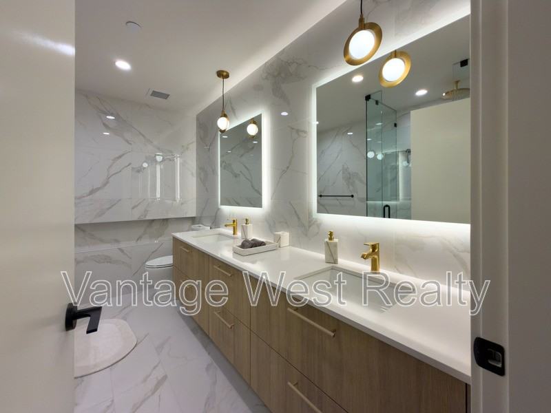 3702 Capozzi Rd - Photo 5 of 33
