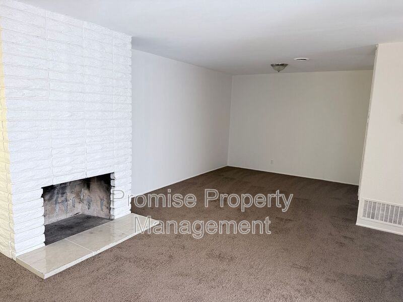 2307 - Photo 2 of 8