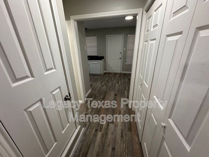 1608 Sun Valley Dr #D - Photo 4 of 19