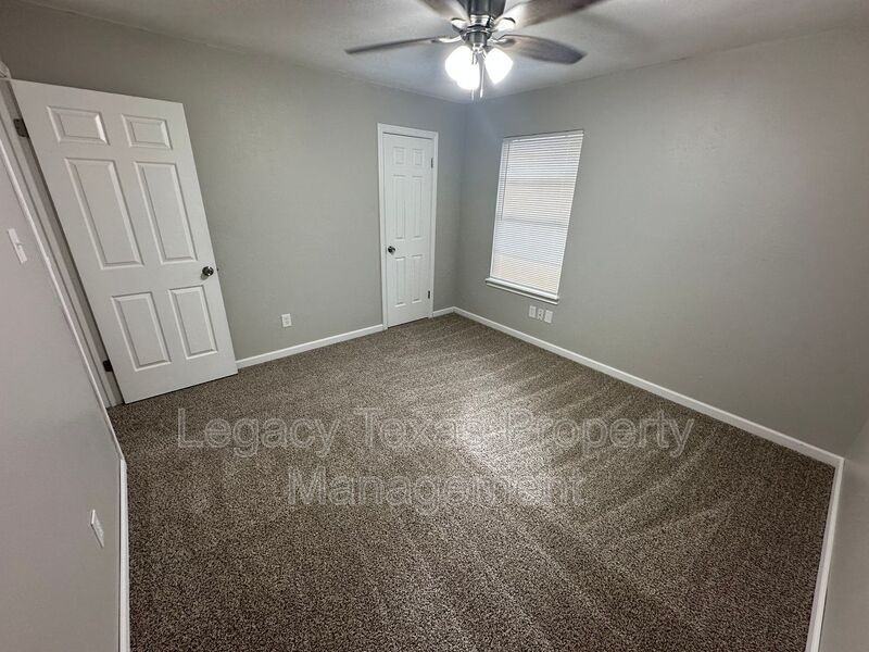 1608 Sun Valley Dr #D - Photo 6 of 19