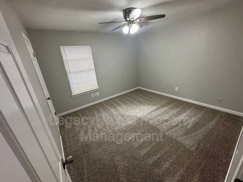 1608 Sun Valley Dr #D - Photo 7 of 19