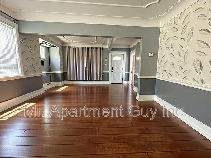 237 Ottawa St S #MAIN - Photo 7 of 11