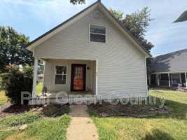 featured image of 212 W Pecan St