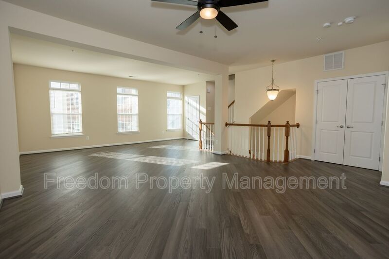7408 Brunson Cir - Photo 5 of 50
