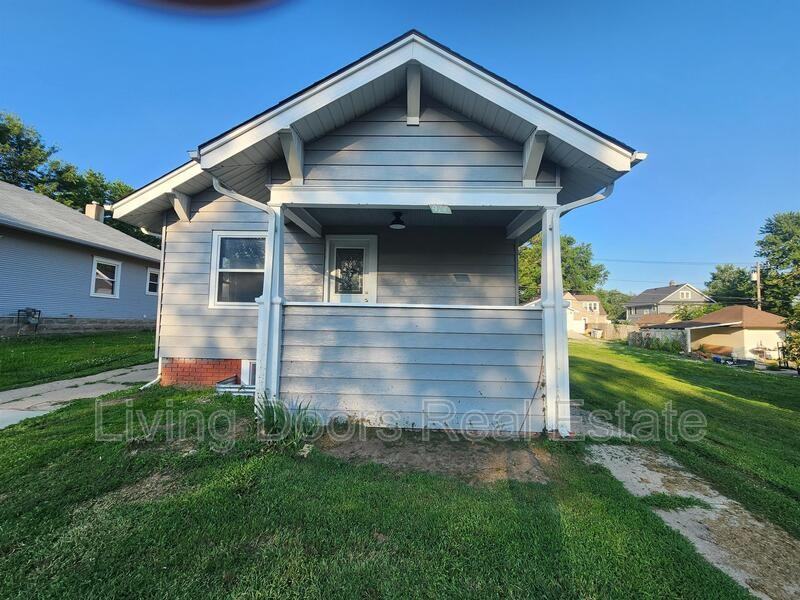 914 N 6th St - Photo 2 of 17
