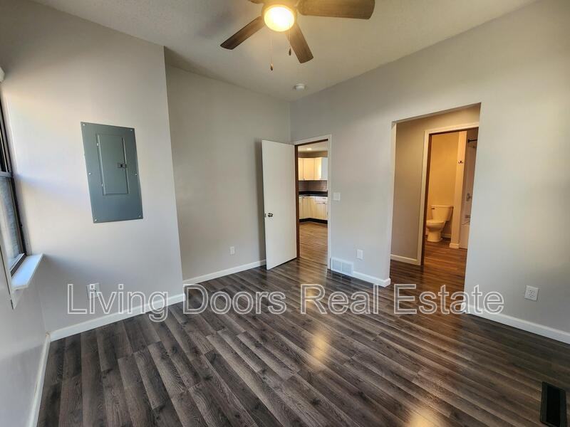 914 N 6th St - Photo 3 of 17