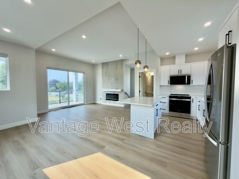 306 Sumac Rd W - Photo 2 of 21