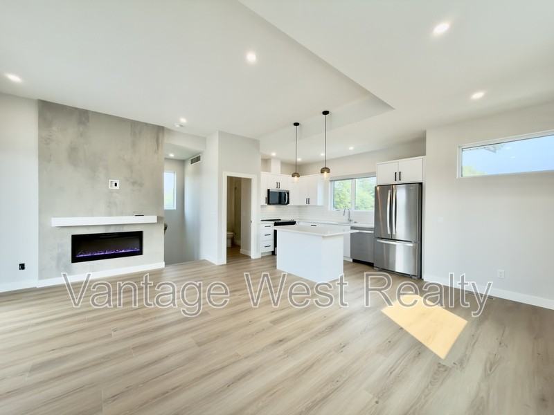 306 Sumac Rd W - Photo 4 of 21