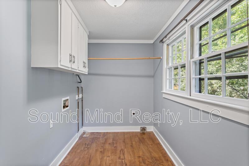 417 Foxhall Dr - Photo 3 of 11