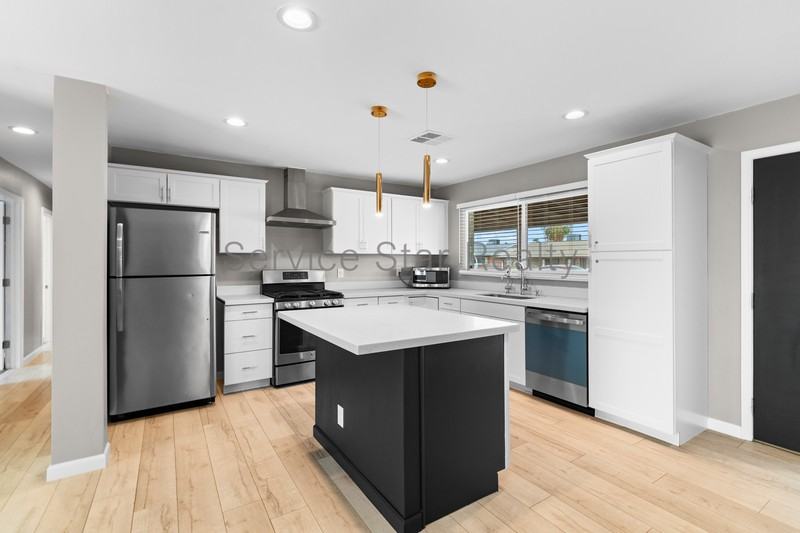 1702 N 74th St - Photo 5 of 25