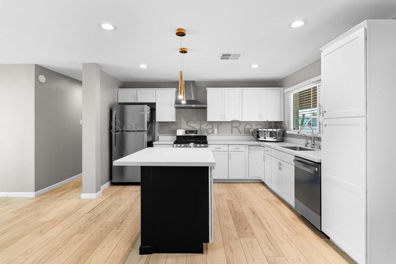 1702 N 74th St - Photo 6 of 25