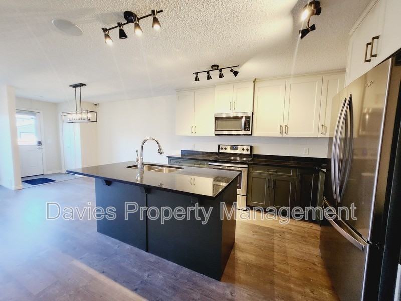 9388 224 St Nw - Photo 4 of 19