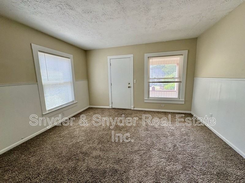 2307 &Sw 22Nd St. - Photo 4 of 20