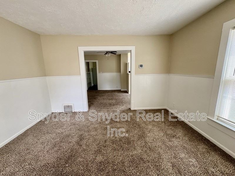 2307 &Sw 22Nd St. - Photo 5 of 20
