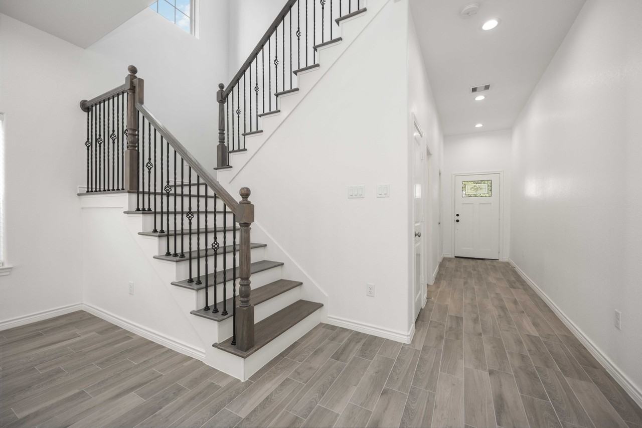 4406 Sterling St #B - Photo 2 of 24