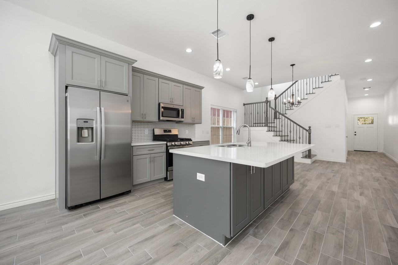 4406 Sterling St #B - Photo 6 of 24