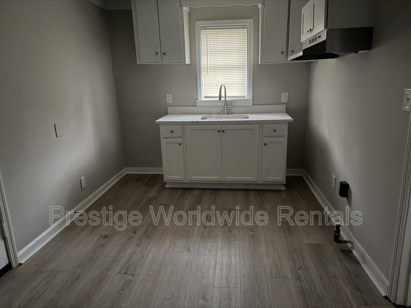 2708 Lumpkin Ct - Photo 2 of 9
