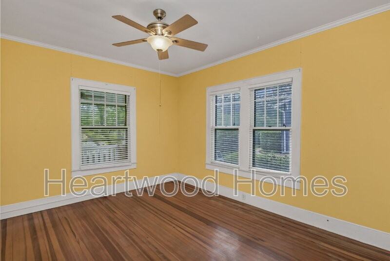 2417 Clark St #B - Photo 4 of 47