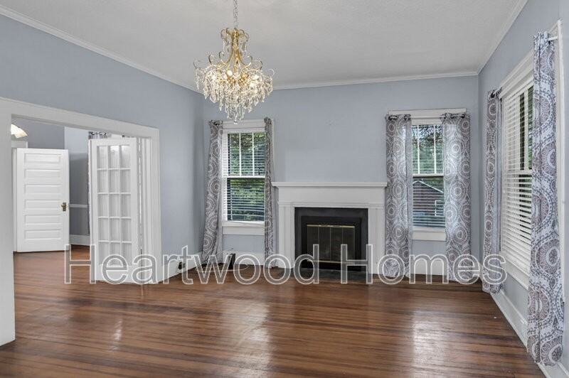 2417 Clark St #B - Photo 6 of 47