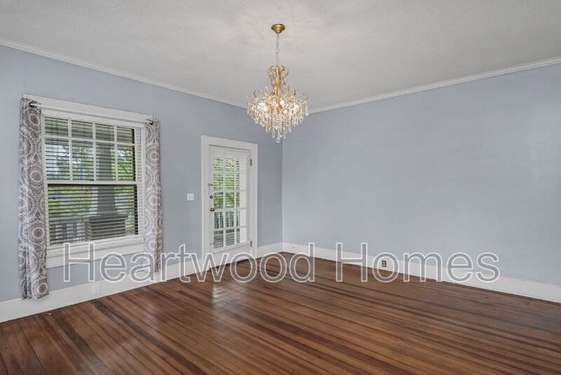 2417 Clark St #B - Photo 7 of 47