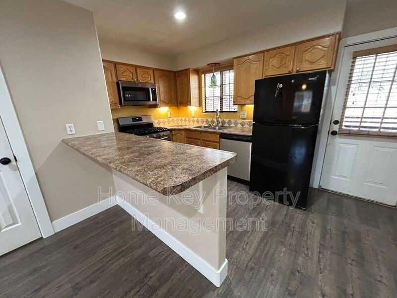 1045 Nw #157 - Photo 2 of 28