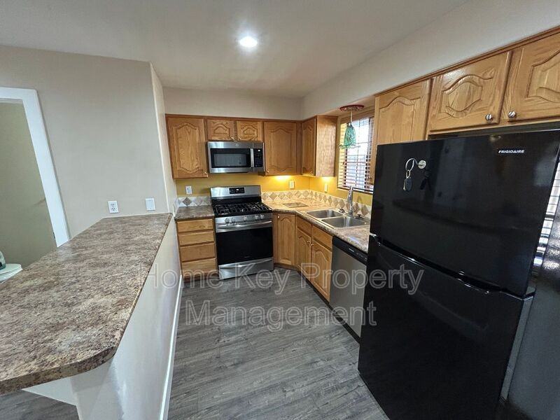1045 Nw #157 - Photo 6 of 28