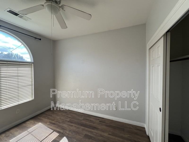 1003 Duxbury Ct - Photo 2 of 12