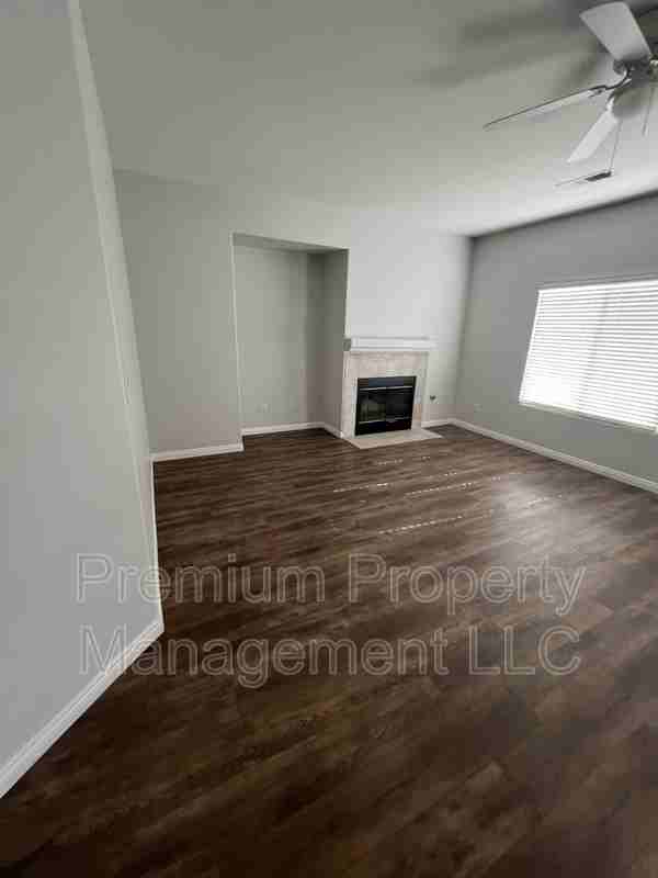 1003 Duxbury Ct - Photo 3 of 12
