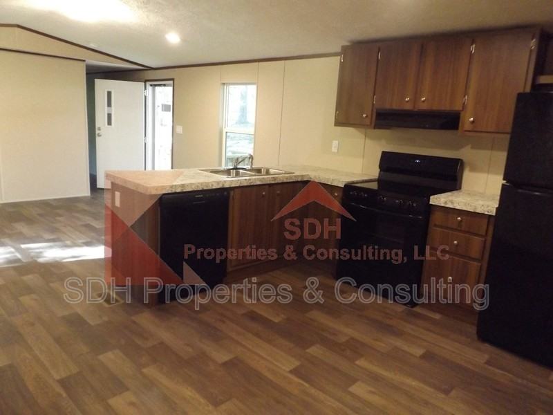 204 Martha Ct - Photo 3 of 10
