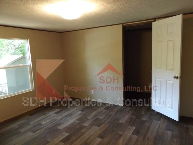 204 Martha Ct - Photo 4 of 10