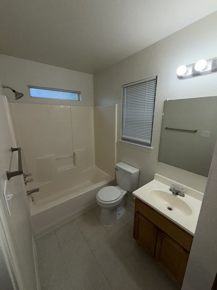 1620 West Avenue D #B - Photo 4 of 7