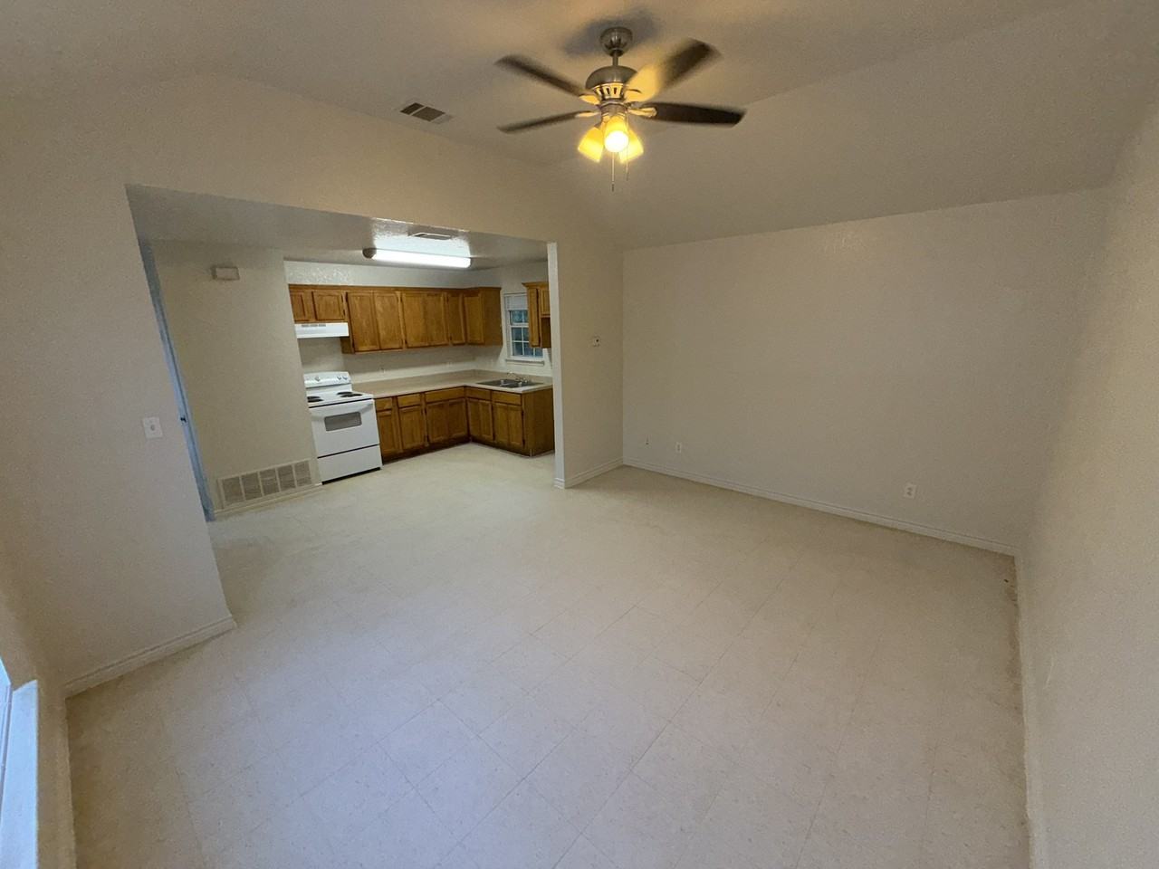 1620 West Avenue D #B - Photo 5 of 7
