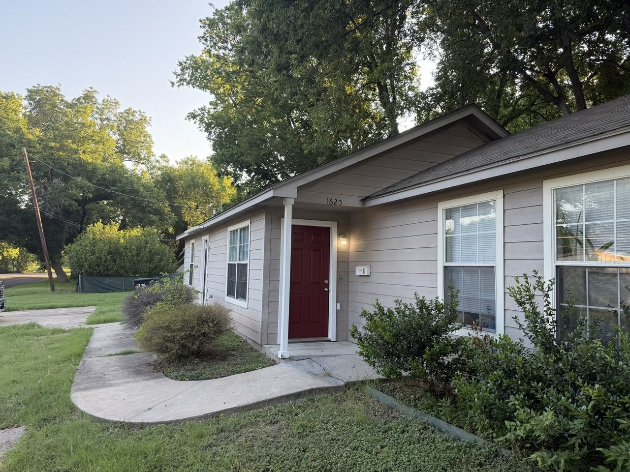 1620 West Avenue D #B - Photo 2 of 7