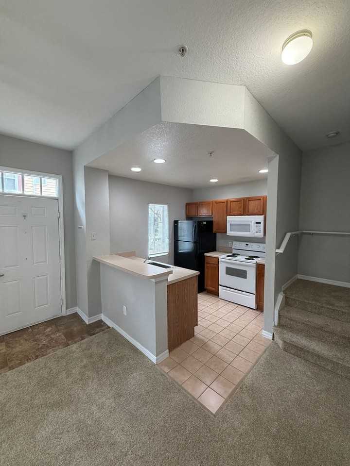 2610 Lodi Cir #102 - Photo 4 of 35