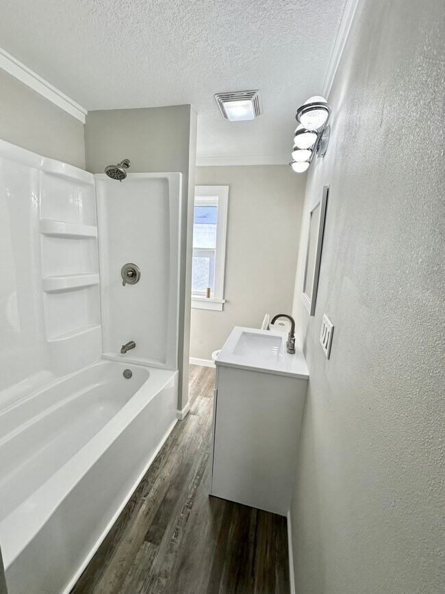 1363 East 15th Street - Photo 4 of 12
