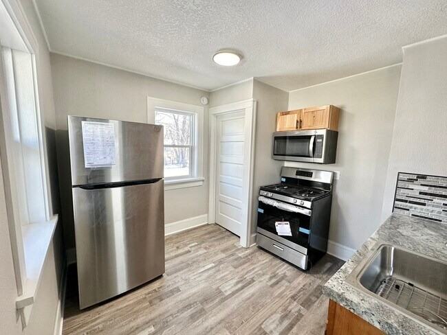 1363 East 15th Street - Photo 3 of 12