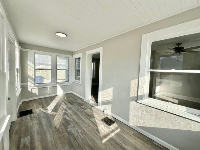 1363 East 15th Street - Photo 5 of 12