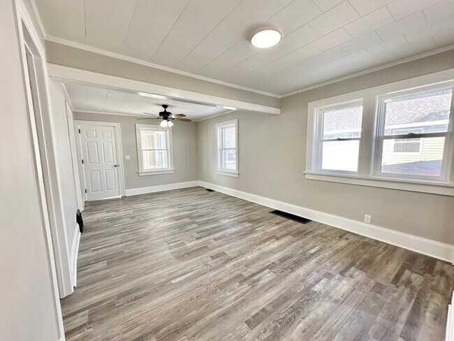 1363 East 15th Street - Photo 6 of 12