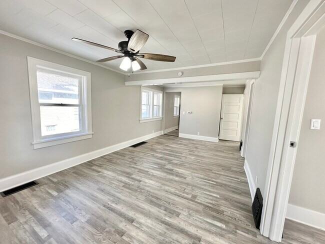 1363 East 15th Street - Photo 7 of 12