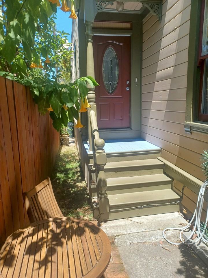 924 Virginia Street - Photo 2 of 11